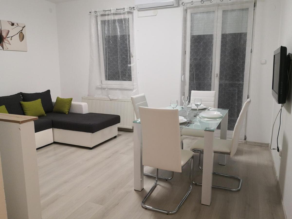 Oasis Apartman Seghedin Exterior foto