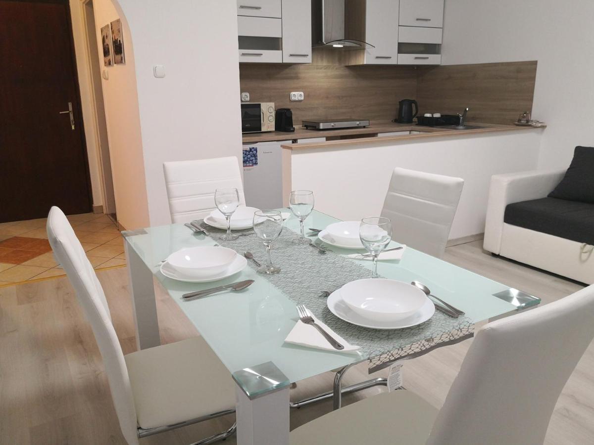 Oasis Apartman Seghedin Exterior foto